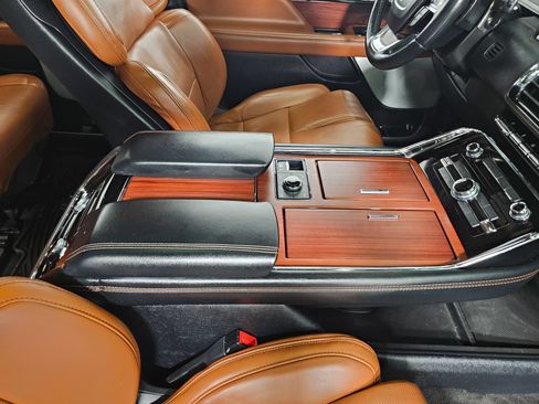 Used 2021 Lincoln Navigator Reserve AWD/4WD image 19