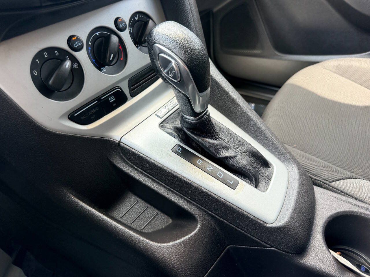 Used 2014 Ford Focus SE FWD image 38