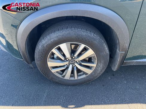 Used 2024 Nissan Pathfinder SL image 11