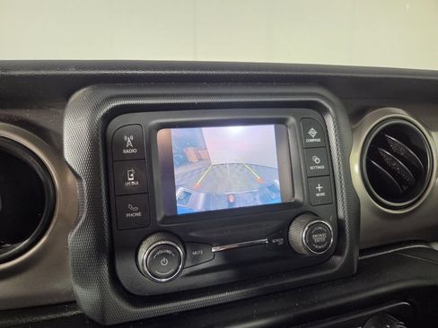 Used 2020 Jeep Gladiator Sport AWD/4WD image 13