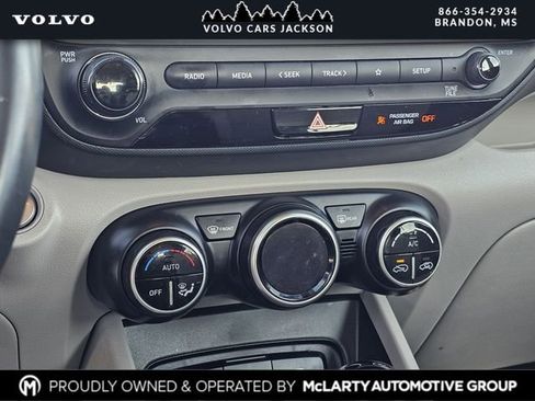 Used 2024 Hyundai Venue SEL image 20