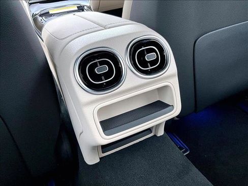 Used 2025 Mercedes-Benz C 300 Sedan image 25