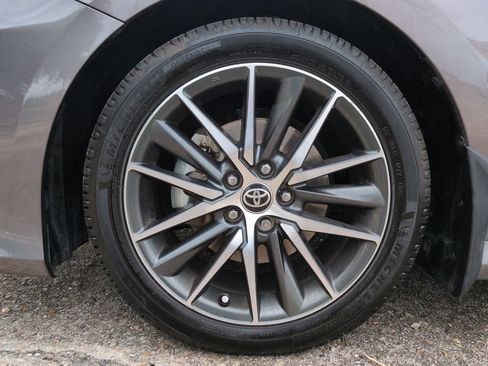 Used 2021 Toyota Camry XLE FWD image 12