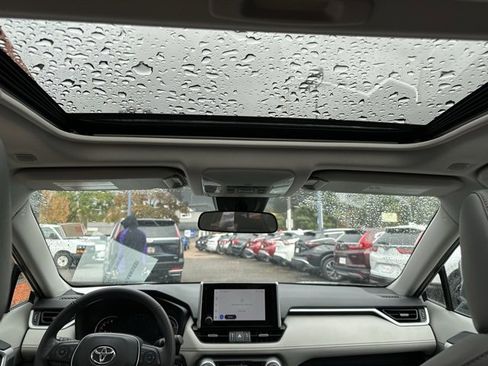 Used 2023 Toyota RAV4 XLE Premium image 12