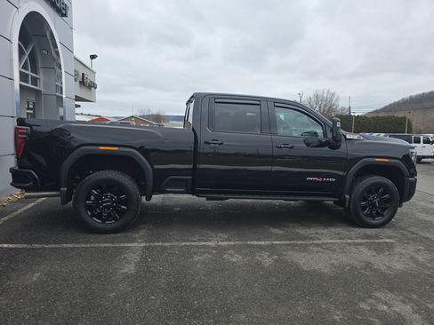 Used 2025 GMC Sierra 2500 AT4 w/ AT4 Premium Plus Package image 2