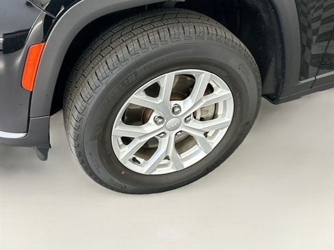 Used 2023 Jeep Grand Cherokee L Limited AWD/4WD image 11