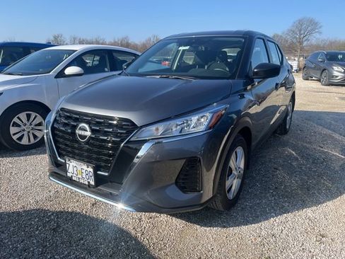 Used 2025 Nissan Kicks Play S image 1
