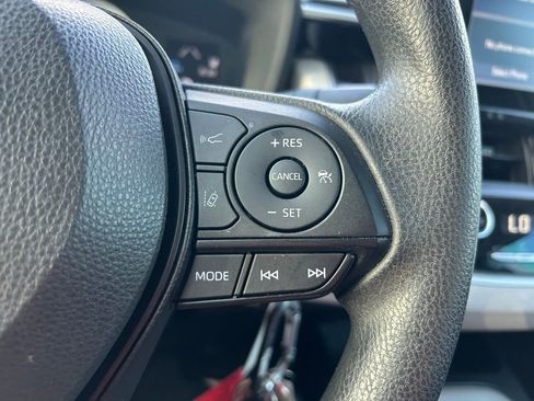 Used 2022 Toyota Corolla LE image 18