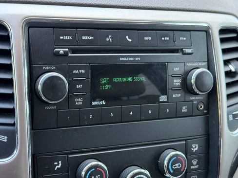 Used 2011 Jeep Grand Cherokee Laredo AWD/4WD image 18