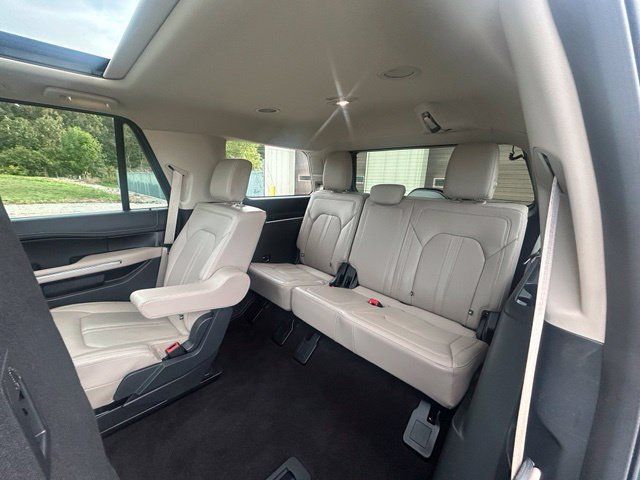 Used 2023 Ford Expedition Limited AWD/4WD image 12