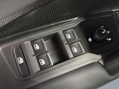 New 2026 Volkswagen Tiguan SE R-Line image 39