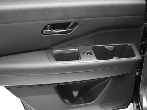Certified 2025 Nissan Pathfinder SV FWD image 31