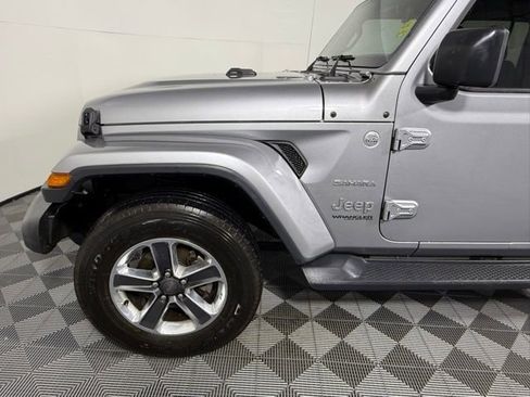 Used 2019 Jeep Wrangler Unlimited Sahara image 20