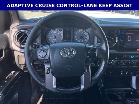 Used 2018 Toyota Tacoma TRD Sport AWD/4WD image 16