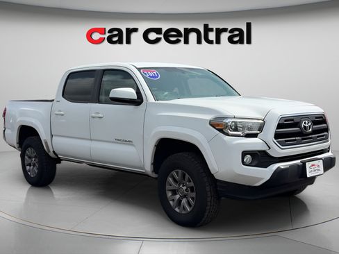 Used 2017 Toyota Tacoma SR5 w/ Tow Package AWD/4WD image 7