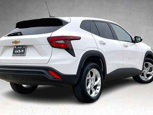 Used 2024 Chevrolet Trax LS w/ LS Convenience Package image 21