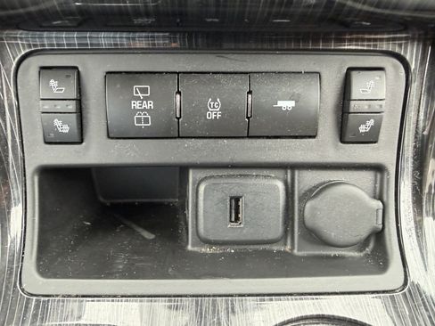 Used 2015 Chevrolet Traverse LT w/ Style and Technology Package FWD image 17
