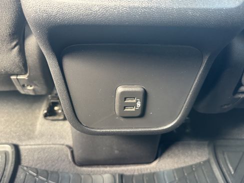 Used 2019 Chevrolet Equinox LT FWD image 17
