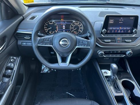 Used 2023 Nissan Altima 2.5 SV image 17