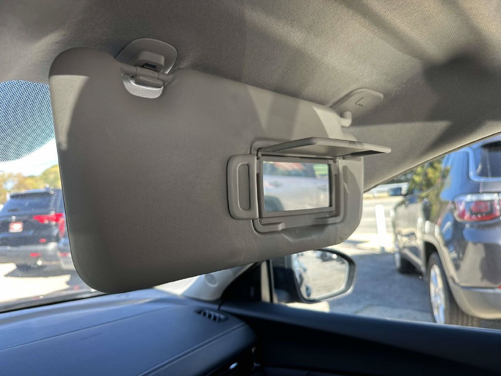 Used 2024 Nissan Sentra SV FWD image 29