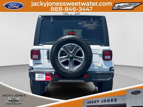 Used 2021 Jeep Wrangler Unlimited Sahara AWD/4WD image 4