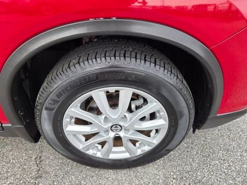 Used 2017 Nissan Rogue SV w/ SV Premium Package image 15