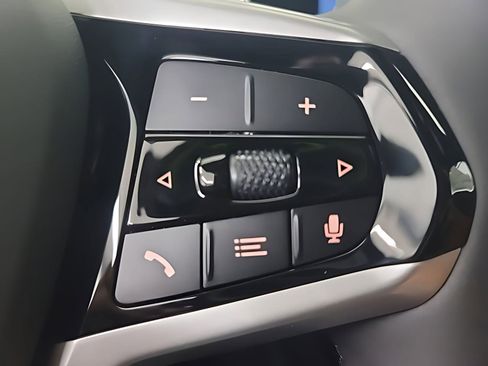 Used 2025 BMW 230i Coupe w/ Convenience Package image 11