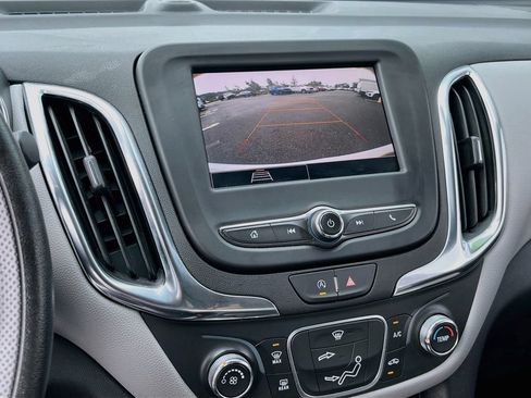 Used 2024 Chevrolet Equinox LS FWD image 13