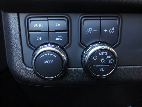 Certified 2025 GMC Yukon Denali image 28