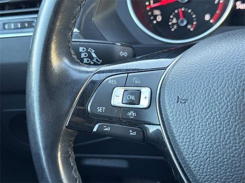 Used 2019 Volkswagen Tiguan SE image 18