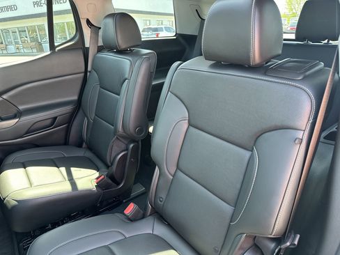 Certified 2023 GMC Acadia SLT w/ Elevation Edition AWD/4WD image 22