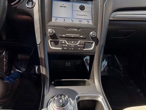 Used 2019 Ford Fusion SE w/ Equipment Group 151A FWD image 19