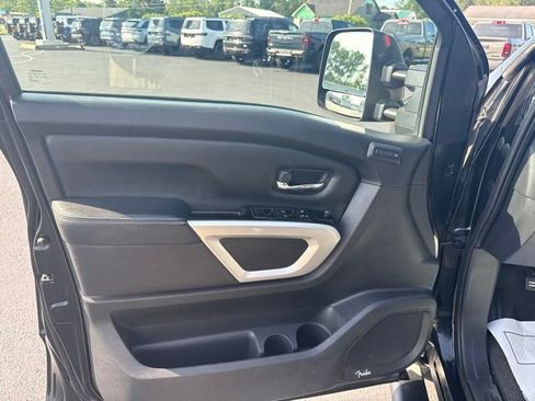 Used 2019 Nissan Titan PRO-4X AWD/4WD image 12