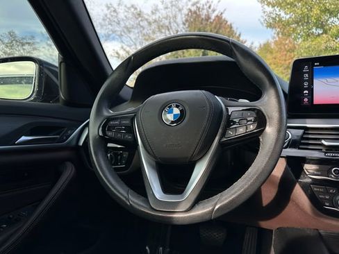 Used 2022 BMW 530i xDrive 530i xDrive w/ Luxury Seating Package image 18