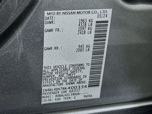 Used 2024 Nissan Altima 2.5 SV FWD image 12