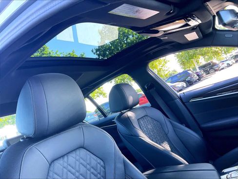 Used 2023 BMW 530e w/ Convenience Package image 24