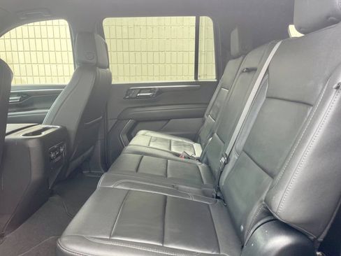 Used 2025 Chevrolet Suburban Z71 AWD/4WD image 11