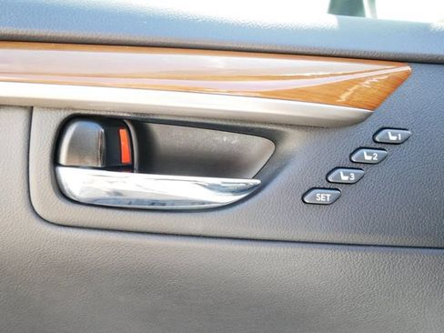 Used 2013 Lexus ES 300h w/ Luxury Pkg FWD image 14