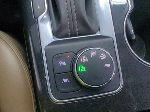 Used 2019 Chevrolet Blazer Premier w/ Sun and Wheels Package AWD/4WD image 17