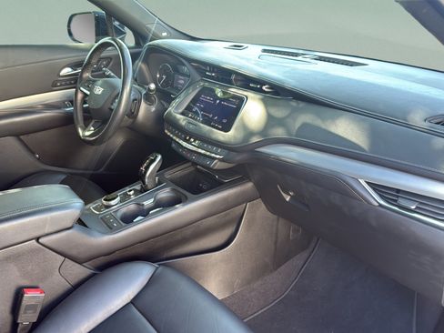 Used 2022 Cadillac XT4 Premium Luxury w/ Enhanced Visibility Package FWD image 27