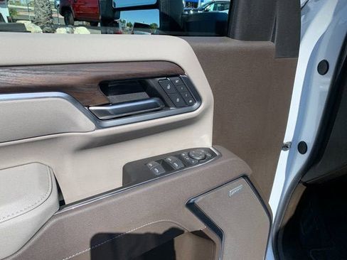 New 2025 GMC Sierra 2500 SLT w/ SLT Convenience Package image 16