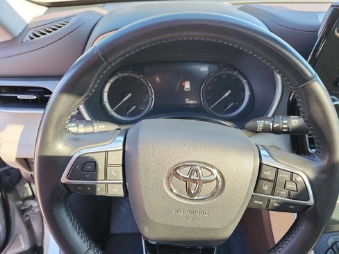 Used 2021 Toyota Highlander XLE image 16