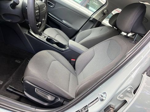 Used 2025 Kia K4 FWD image 44