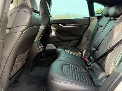 Used 2022 Maserati Levante Trofeo image 24