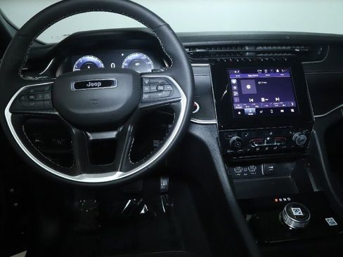 Used 2025 Jeep Grand Cherokee Altitude AWD/4WD image 28