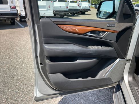 Used 2018 Cadillac Escalade Premium Luxury w/ LPO, Radiant Package image 11