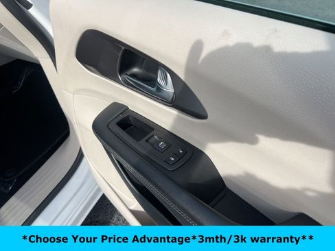 Certified 2023 Chrysler Pacifica Touring-L image 26