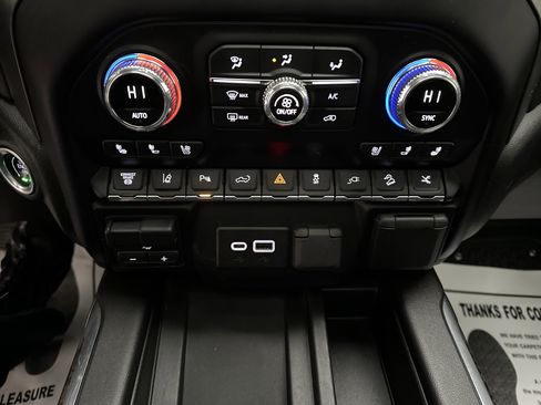 Used 2022 GMC Sierra 3500 Denali w/ Denali Black Diamond Edition image 43