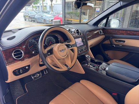 Used 2019 Bentley Bentayga AWD/4WD image 14