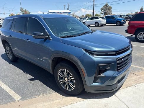 Used 2024 Chevrolet Traverse LS FWD image 2